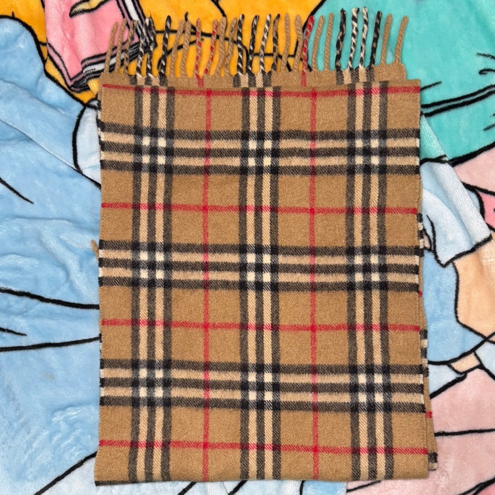 Large Burberry CASHMERE Tan and Black Checkered Scarf. In excellent condition! - Picture 4 of 9